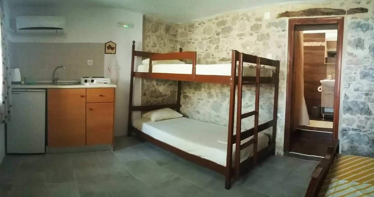 Spiros Apartments Livadia  외부 사진
